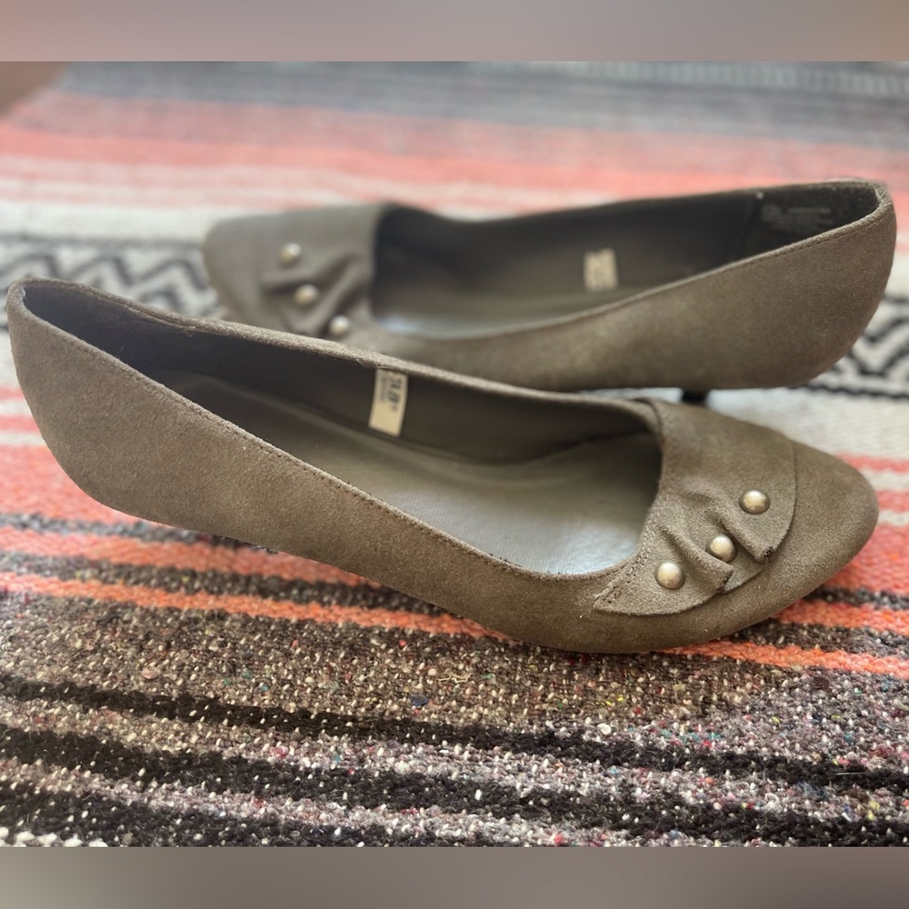 🌸Grey Suede Kitten Heels🌸